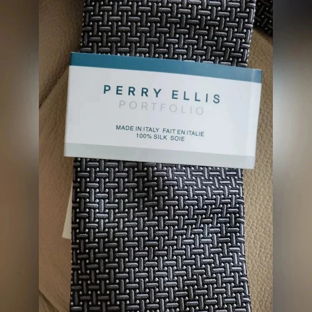 Perry Ellis Portfolio 100% Silk Grey Black Silver Tie Made In Italy